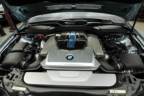 Hydrogen BMW 7 Series engine