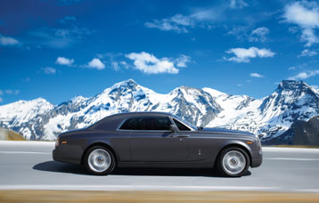Rolls-Royce Phantom Coupé in front of high mountains and a blue sky